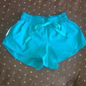 Lululemon hottie hot shorts green size 2